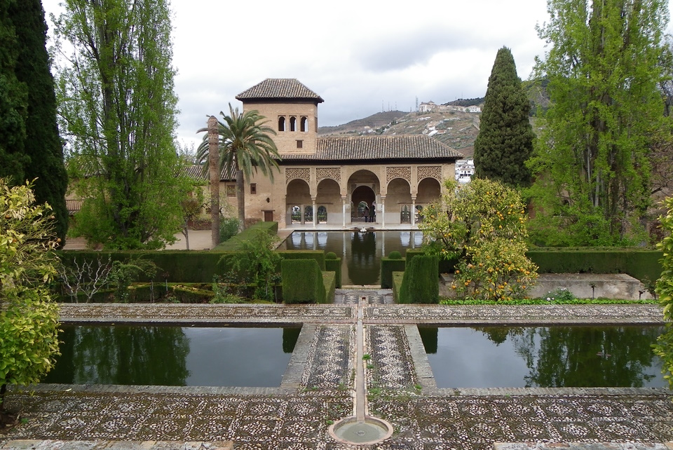 JARDINES DEL PARTAL - TORRE DE LAS DAMAS