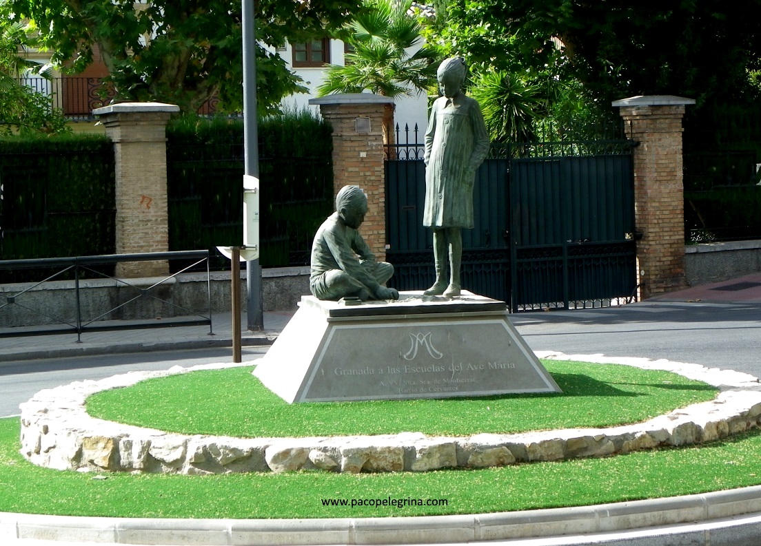 ESCULTURA  "GRANADA A LAS ESCUELAS DEL AVE MARÍA"