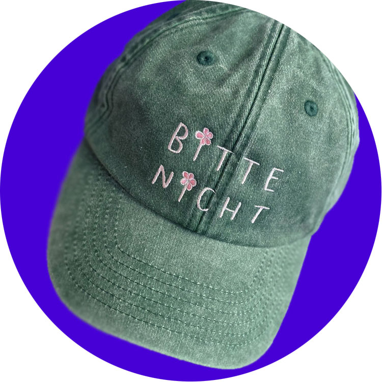 Schals, Caps & mehr im TSCHAU TSCHÜSSI