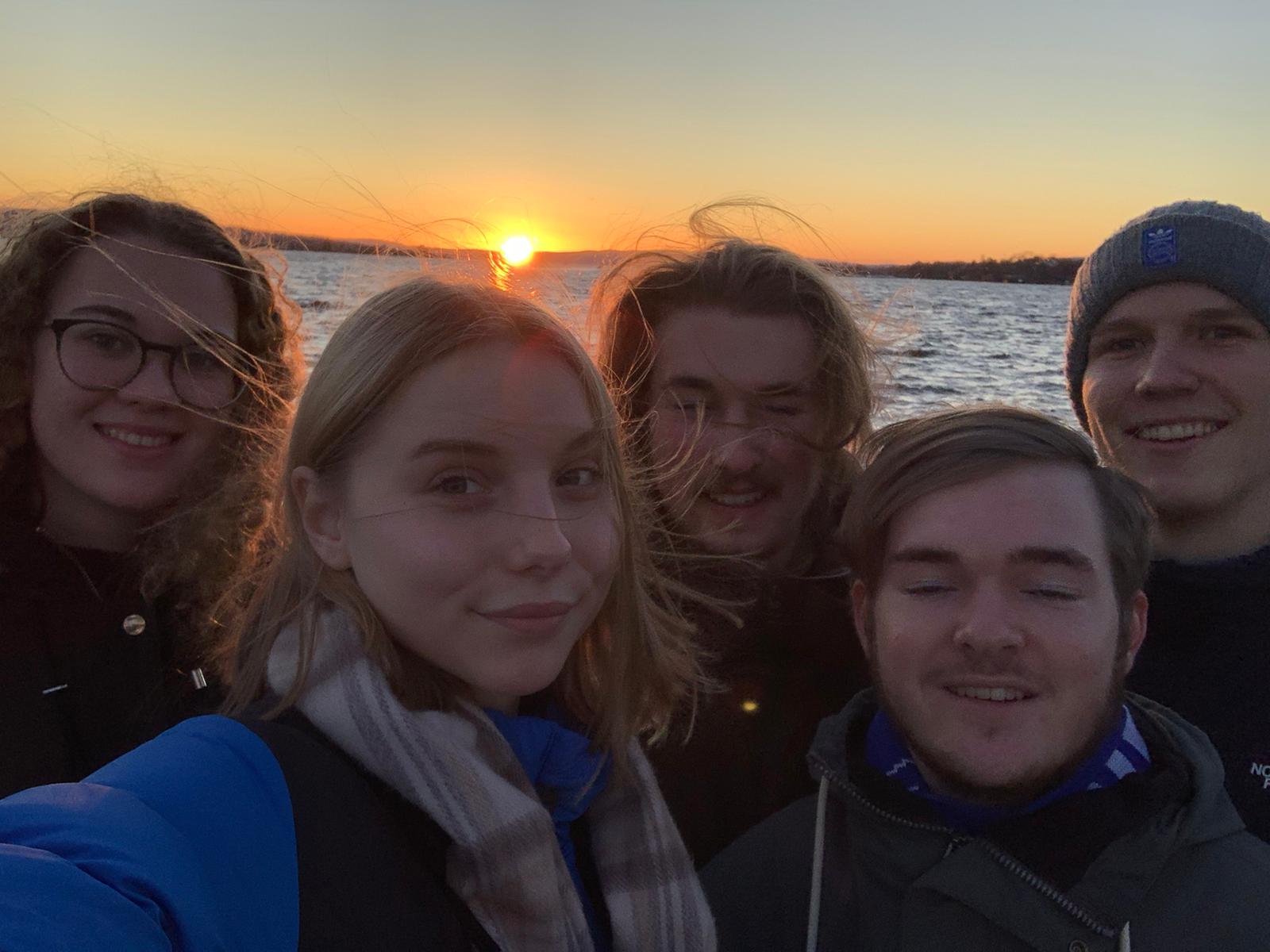 Die Praktikanten aus Norwegen versammelt: Elske, Franke, Jonas, Tim, Paul (v.l.)