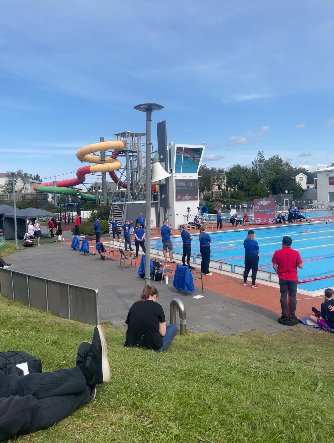 Einer meiner Lieblingsorte: Das Schwimmbad in Akureyri (Foto: ich)
