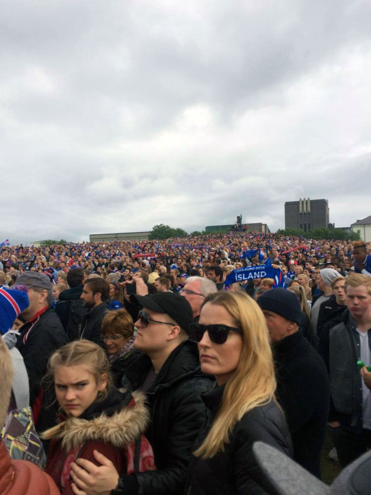 Beim Public Viewing während der EM.