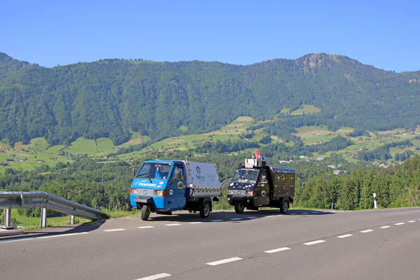 Die Dreiradbrüder an der Sattelpassstrasse