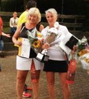 Doppel Cup Masters Gewinnerin Elli Mai mit Tennispartnerin