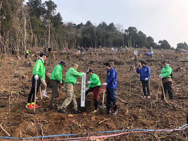 植樹ボランティアに参加しました。