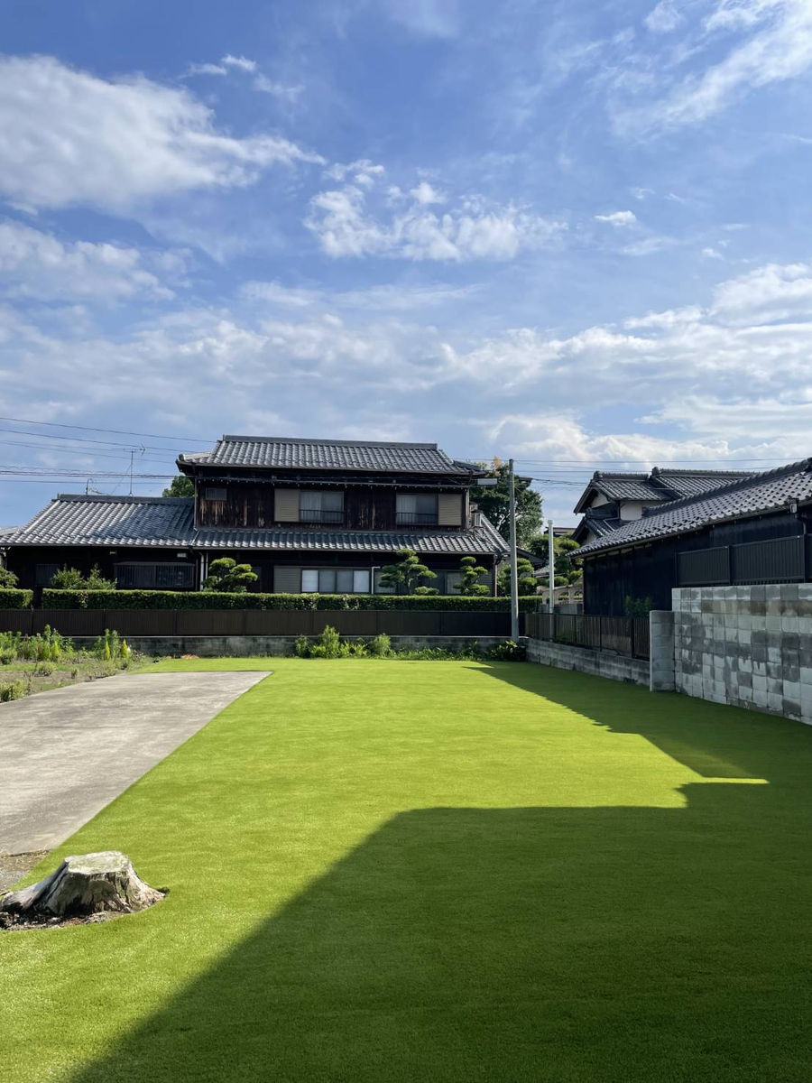 愛知県稲沢市での「人工芝で雑草予防」実施！