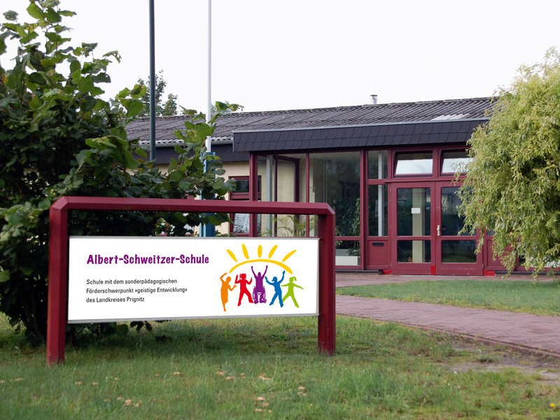 Eingang der Albert-Schweitzer-Schule in Wittenberge | © Tobias Ott