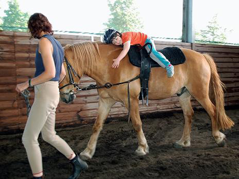 Therapeutisches Reiten mit den Kindern der Albert-Schweitzer-Schule Wittenberge | © Tobias Ott