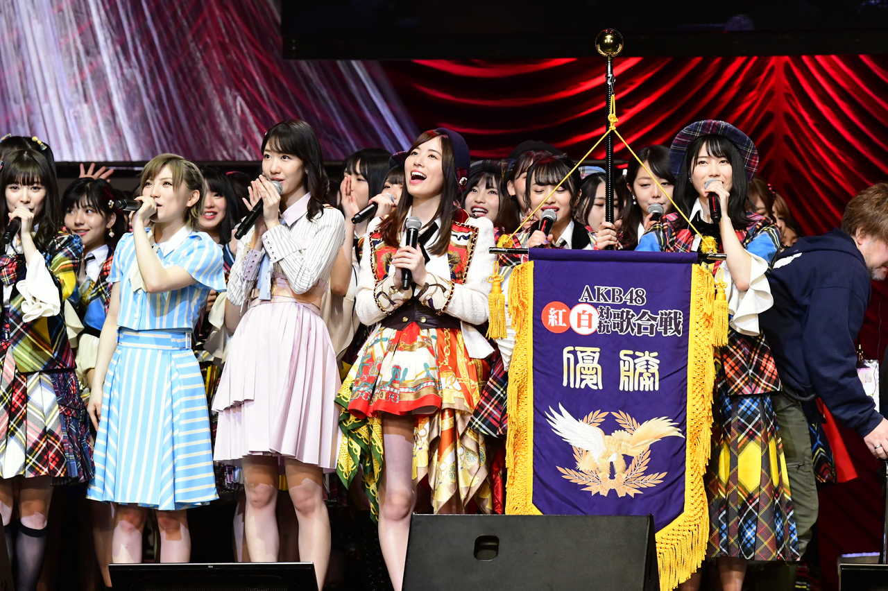 AKB48/第8回 AKB48 紅白対抗歌合戦〈2枚組〉 Amazon.co.jp: 第8回 AKB48紅白対抗歌合戦(Blu-ray Disc2枚組