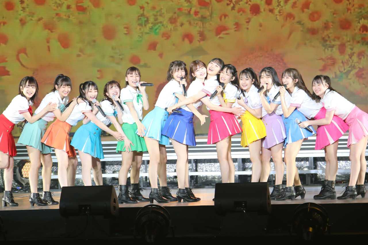 AKB48単独コンサート16期で大切な曲「抱きつこうか？」披露