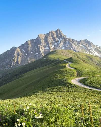 vue sur les montagnes depuis valmorel en savoie
