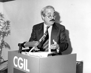 Roma, Dicembre 1990 - Giovanni Falcone al convegno Cgil su mafia e terrorismo