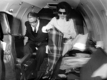 Roma, Febbraio 1971 - Onassis e Jacqueline Kennedy nel loro aereo privato