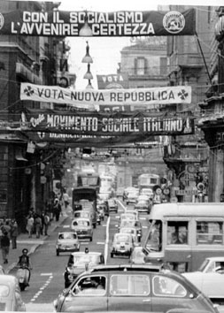 Roma, Giugno 1966 - Striscioni per elezioni comunali