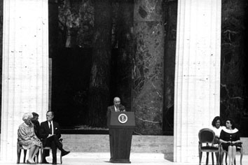 Nettuno (Roma), Maggio 1989 - Visita del Presidente americano George Bush e Ciriaco de Mita, al cimitero americano di Nettuno