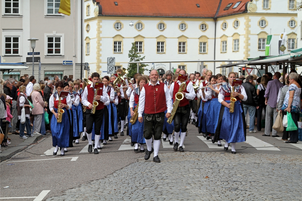 Umzug bei der Festwochen-Eröffnung