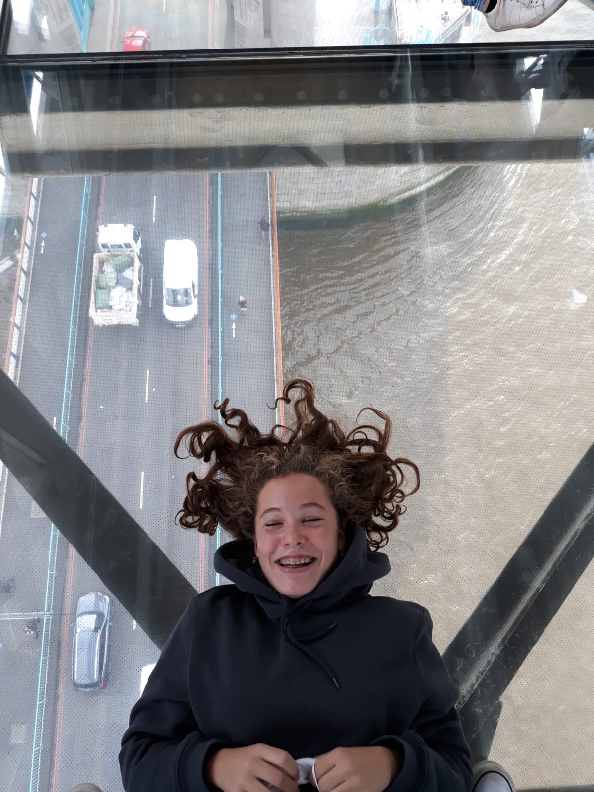Glasboden der Tower Bridge - unten die Themse