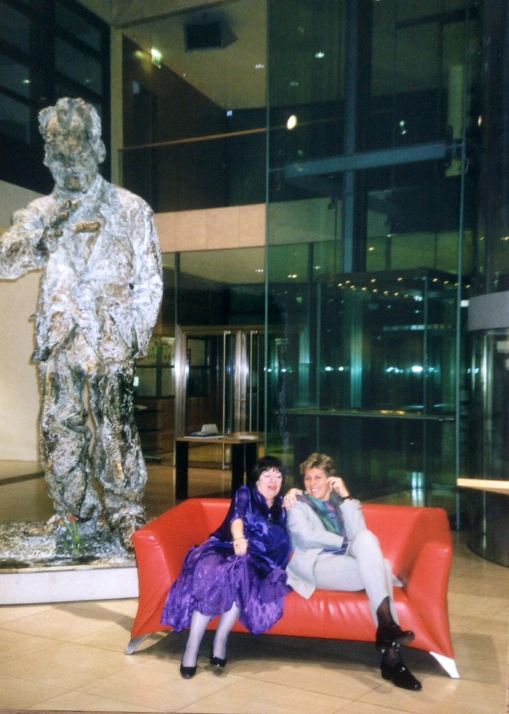 Das Rote Sofa Im Willy Brandt Haus Ab 1996 Reise Weltweit