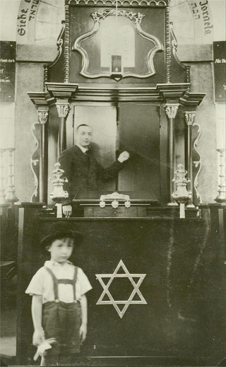 Foto aus dem Innenraum der Synagoge in Wickrathberg um 1930