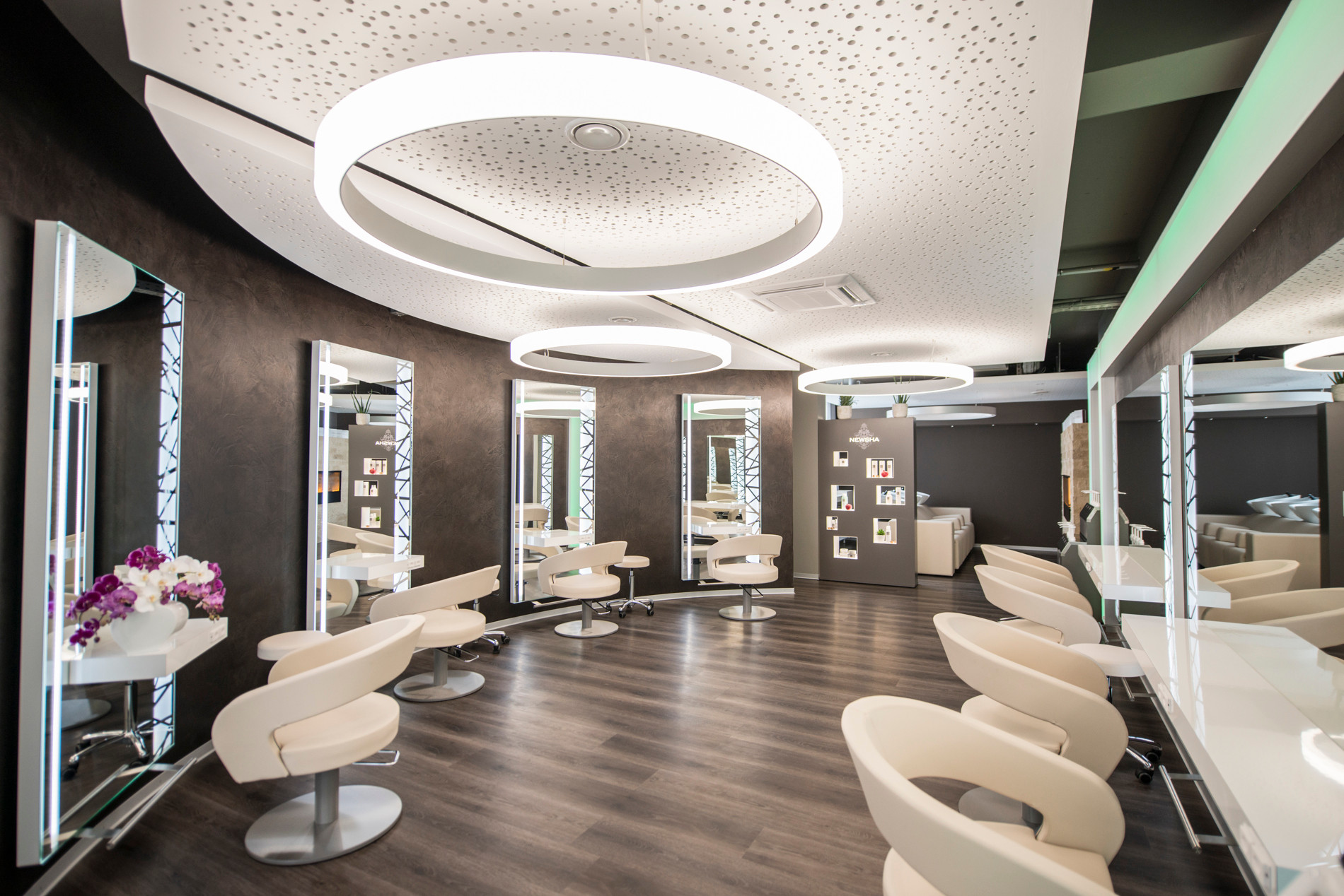 Optimal geplantes Licht für Ihren Coiffeursalon - Neu Trennwand ...