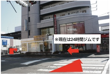 矢印の方向にお進みください。
