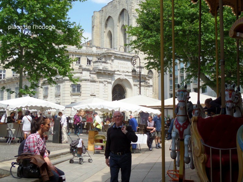 Rendez-vous était pris Place de l'Horloge, devant le théâtre