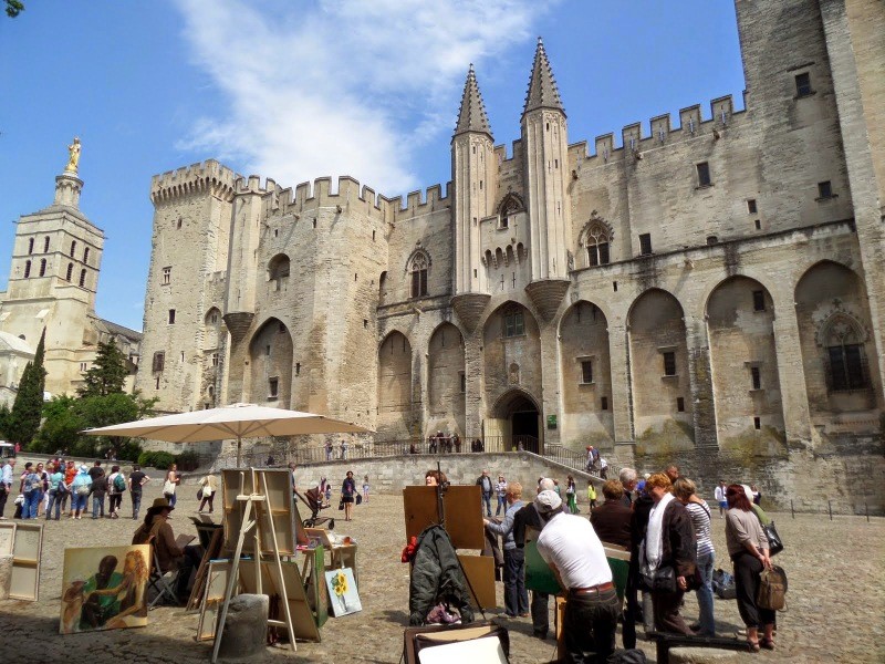 pour une visite du Palais des Papes...