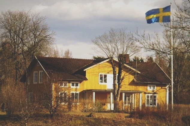 bigousteppes suède campagne maison drapeau