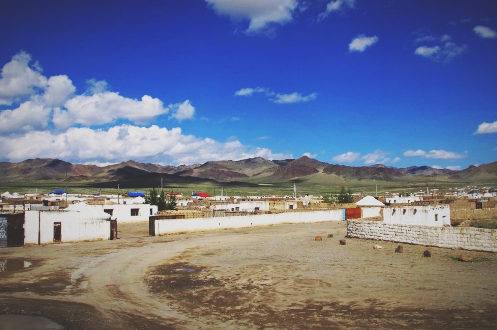 bigousteppes mongolie ouest habitation route ciel maison kazakh