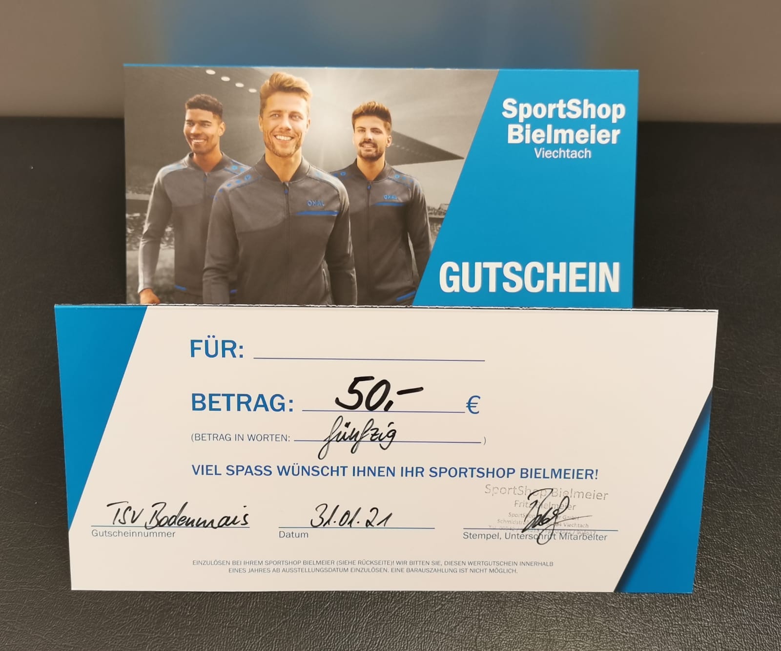 ... gibt je einen Gutschein über 50,00 € ...