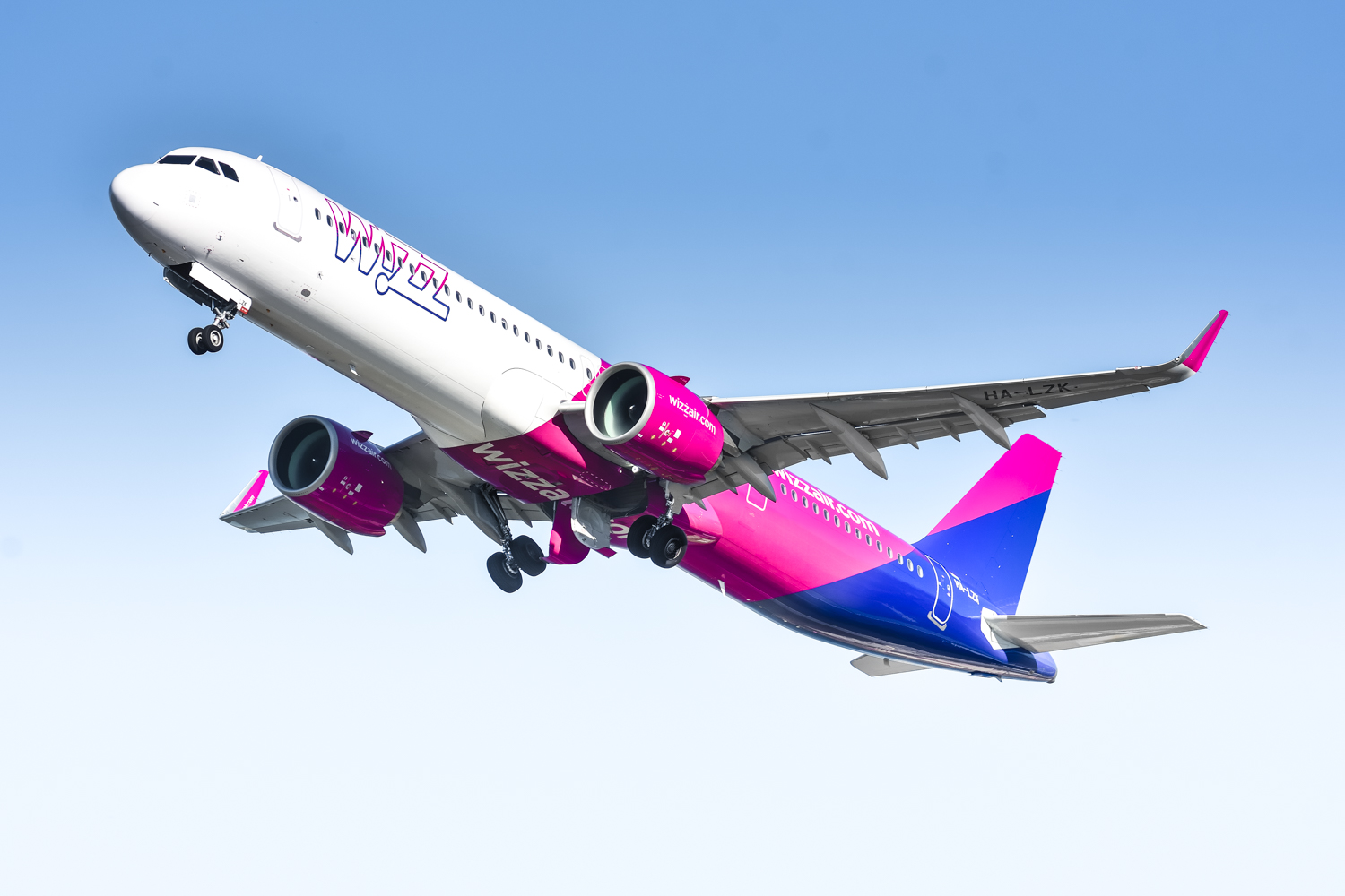Wizz Air kehrt im Sommerflugplan 2024 mit Bukarest und Tirana nach Leipzig/Halle zurück