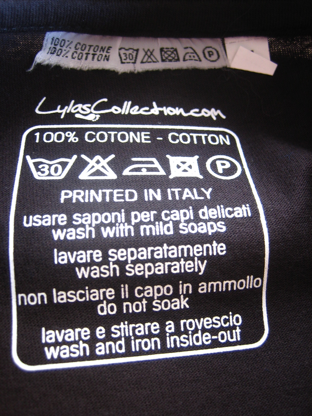 ad un colore per etichette interne ai capi