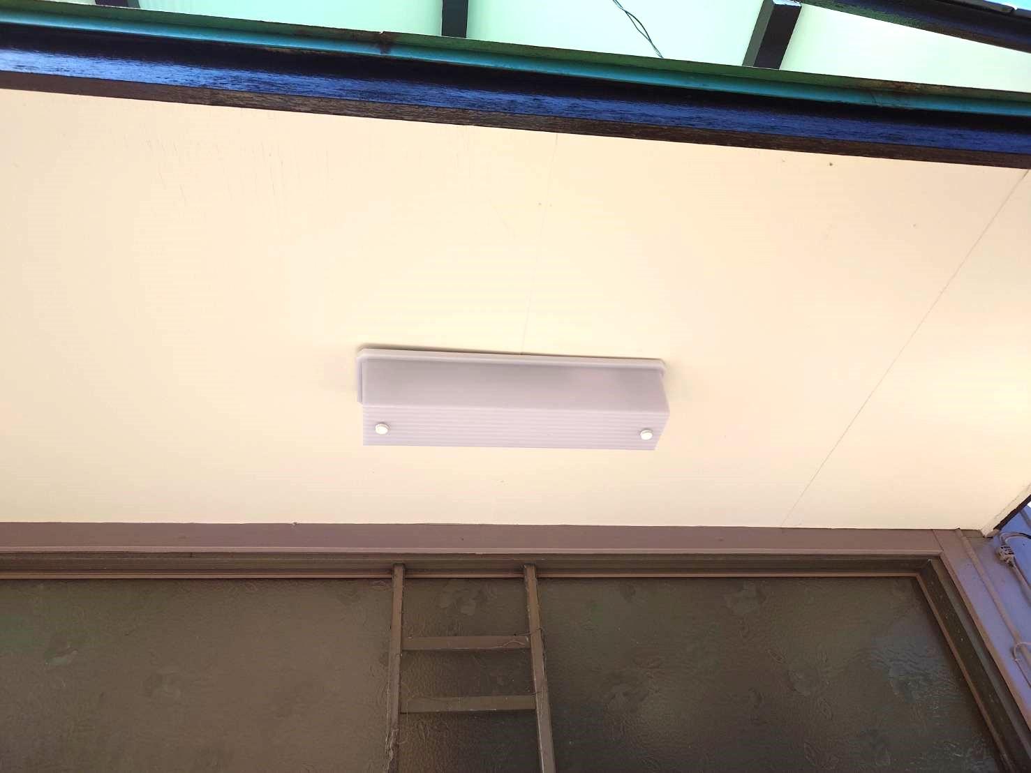 玄関灯をLEDに交換しました