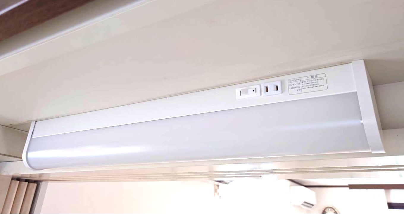 キッチン流し元灯　LEDへ交換工事
