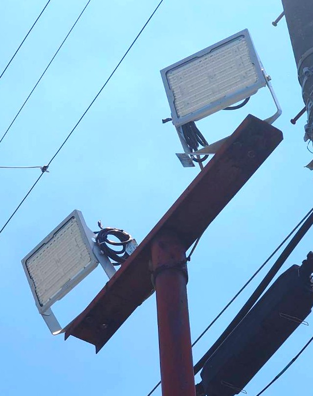 駐車場の外灯をLEDに交換しました