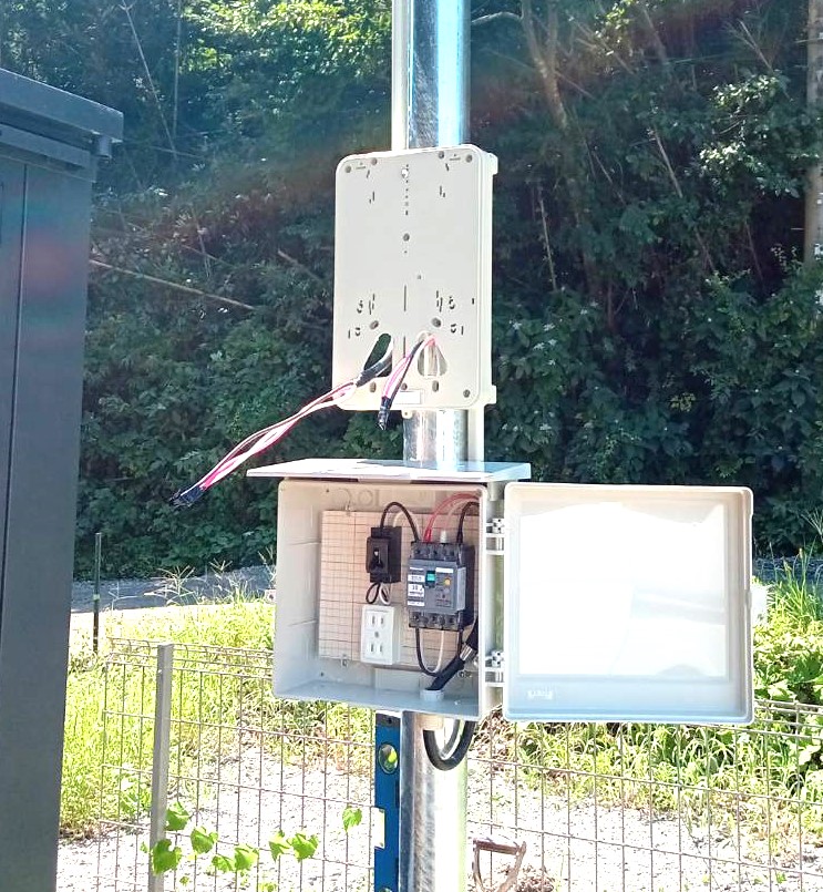 コンテナハウスに電気引込み工事