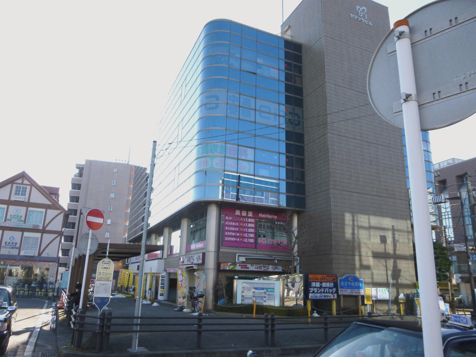 駅前という利便性の高さ、年中無休の診療体制