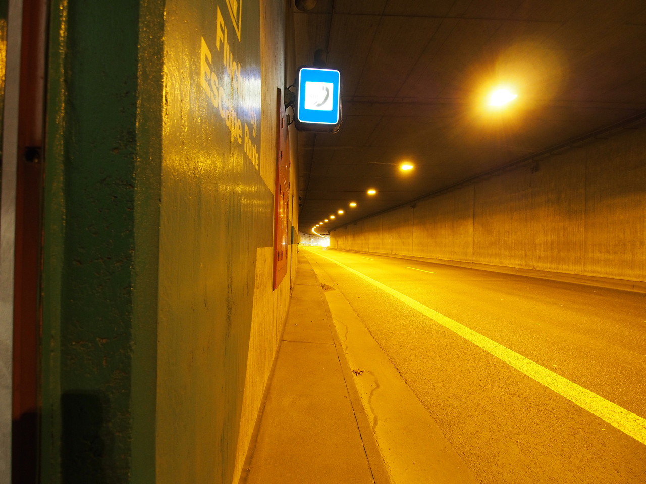 Düsseldorf - Rheinufertunnel