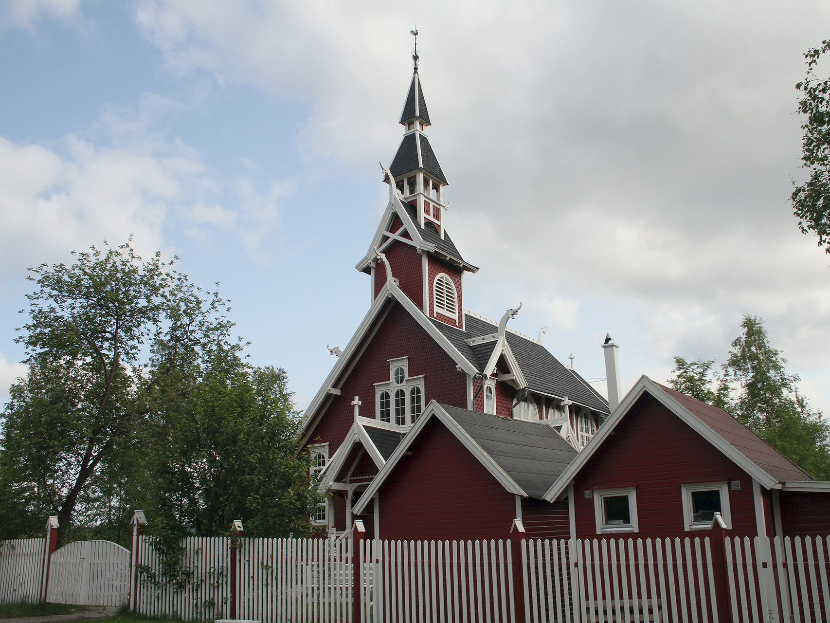 Auf dem Rückweg nach Kirkenes machen wir Halt bei der Kirche von Neiden, einem weiteren ornithologisch interessanten Platz