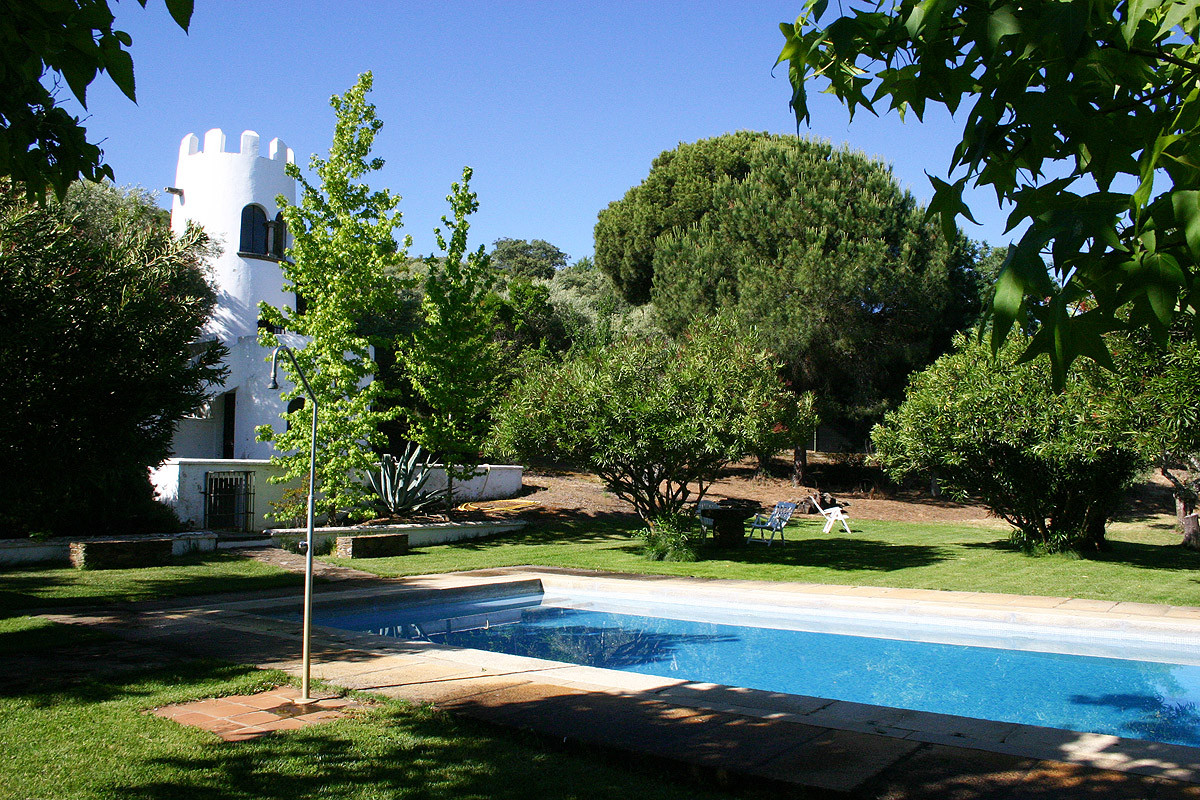 ...Swimming-Pool-Bereich...