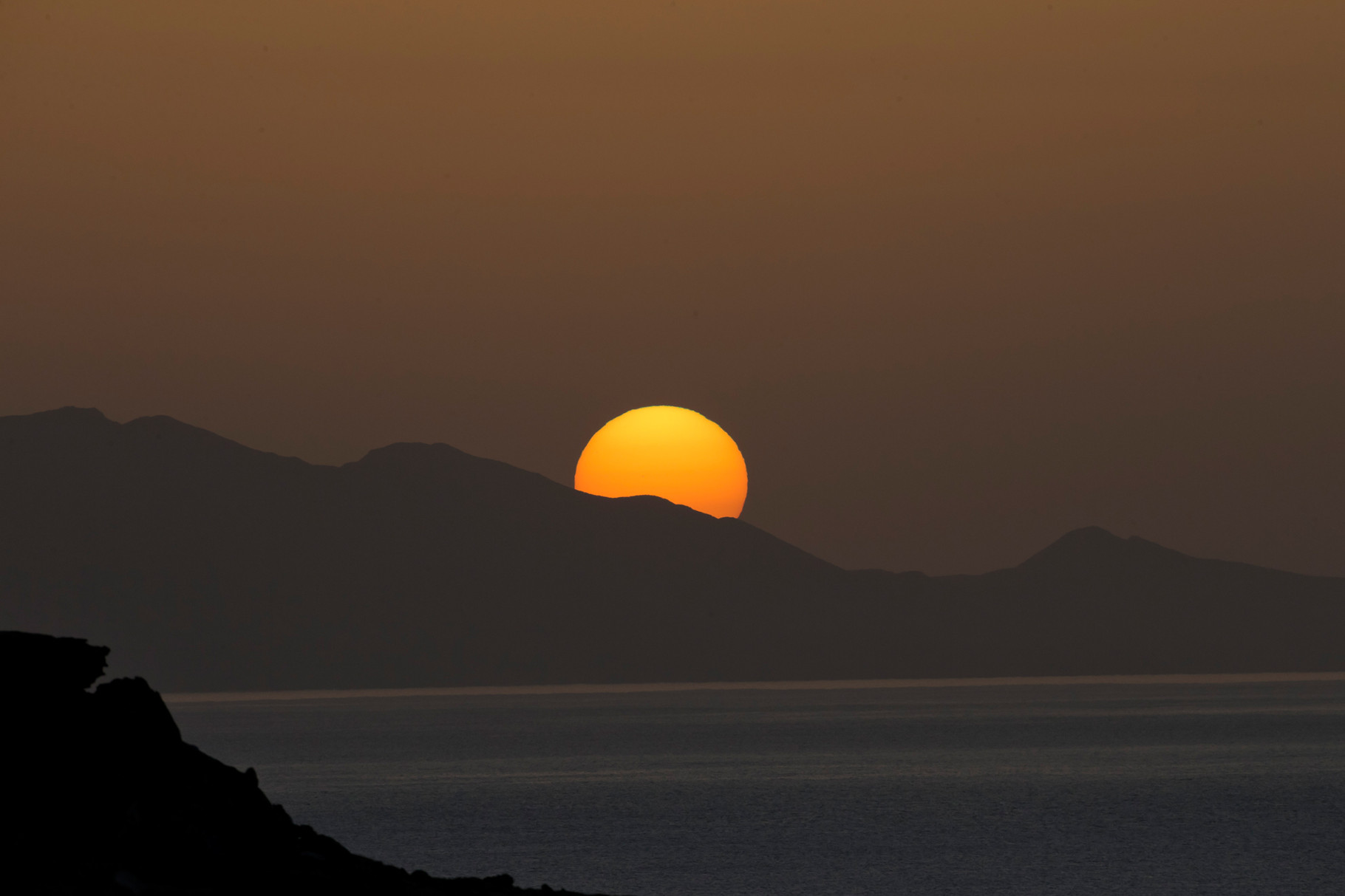 Sonnenuntergang an der Nordwestküste der Jandia, bei wolkenlosem Himmel... 