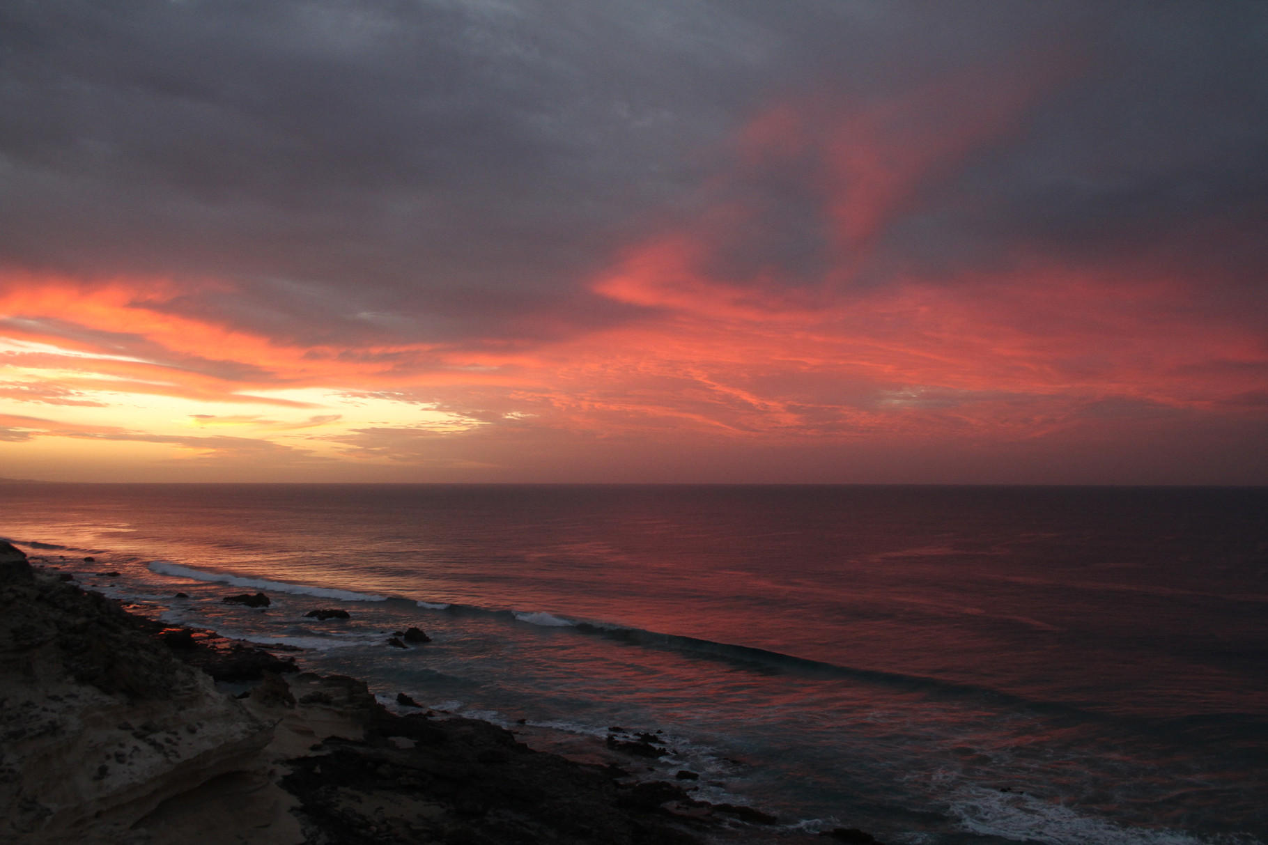 Kurz nach Sonnenuntergang ... Meer und Himmel scheinen zu brennen