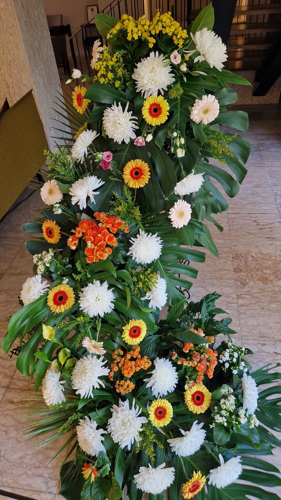 Blumenarrangement im Hotel