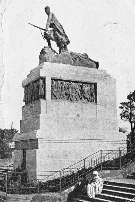 Le monument aux morts de Mostaganem en Algérie