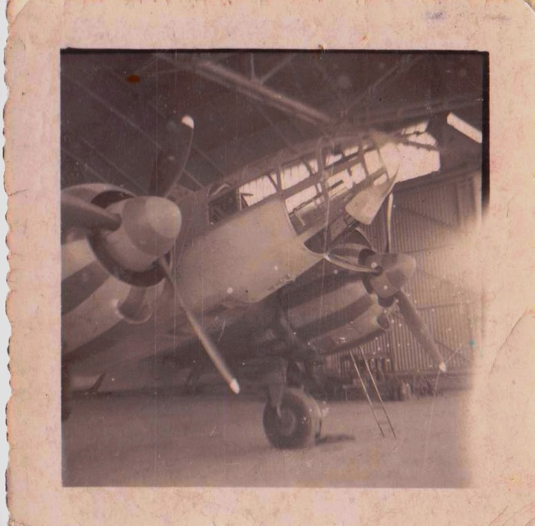 Bloch 175 de la première escdrille du II/52 en juin 1942 dans son hangar de Oran La Sénia 