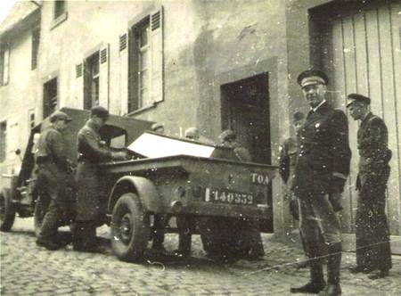 Mars 1946 sortie d'un des cercueils de le menuiserie de Mensenheim (?)