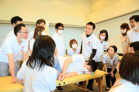 頭痛セラピー協会　施術風景
