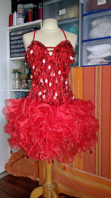 organza robe rouge à paillettes