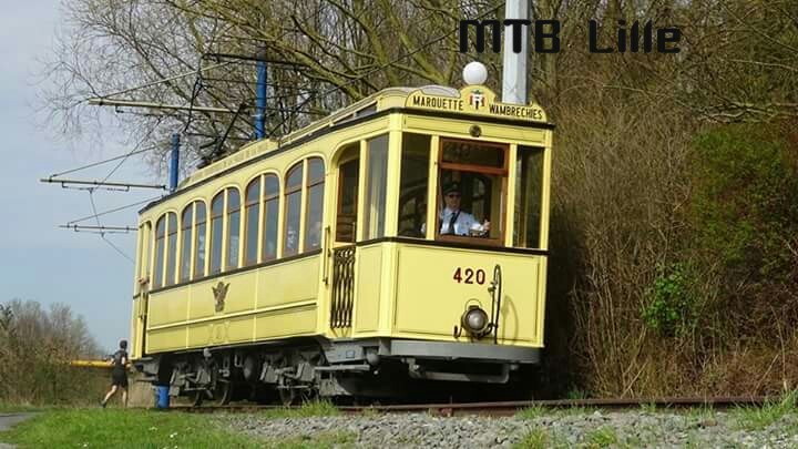 Motrice 420 effectuant une rotation sur la ligne touristique le 03 avril 2016.