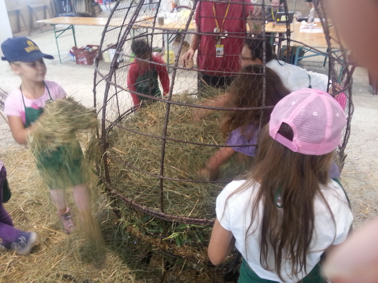 Atelier pédagogique - Remplissage des Matières végétales par les enfants